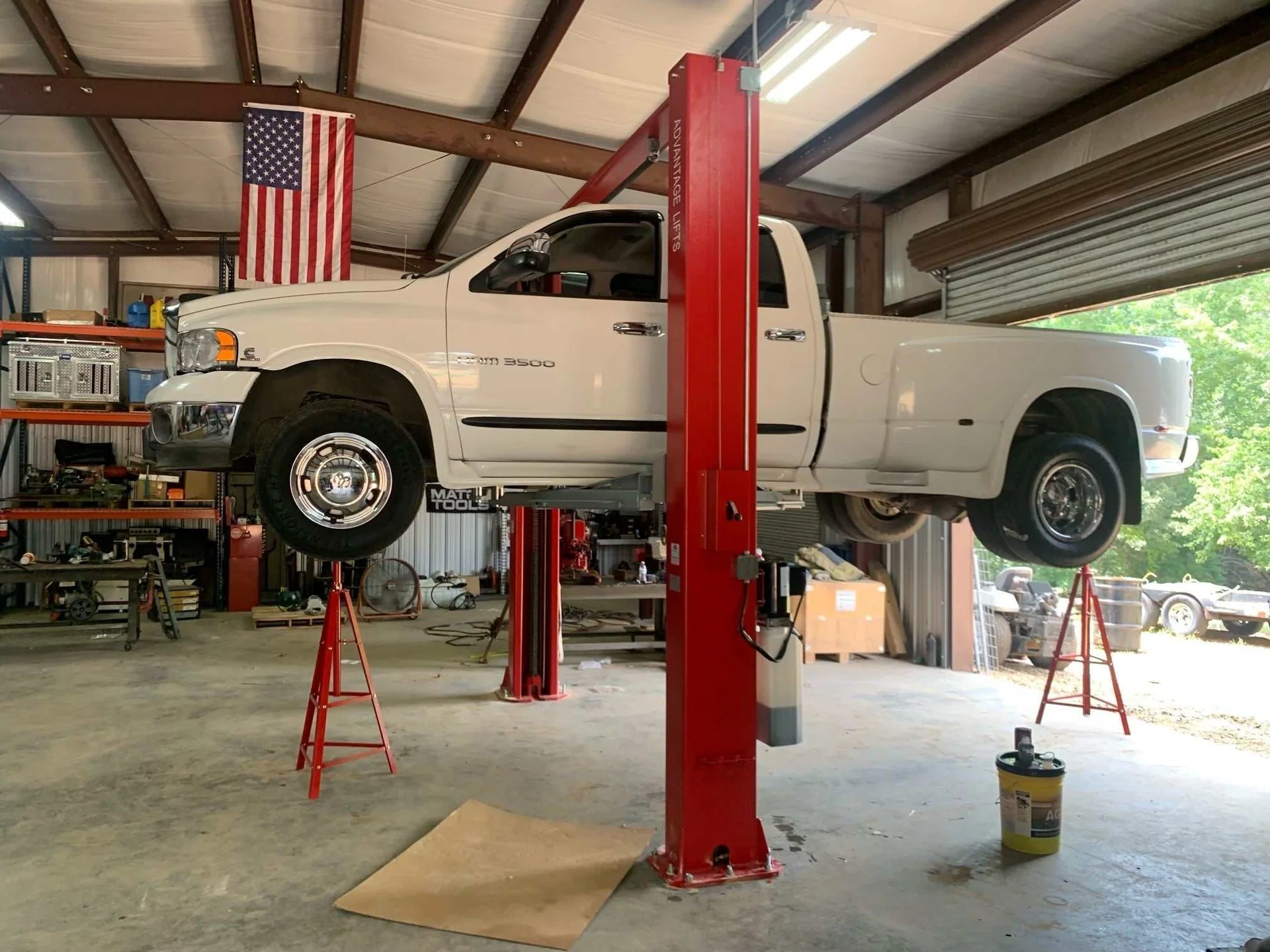 2 Post Car Lift: Benefits, Types & Buying Guide