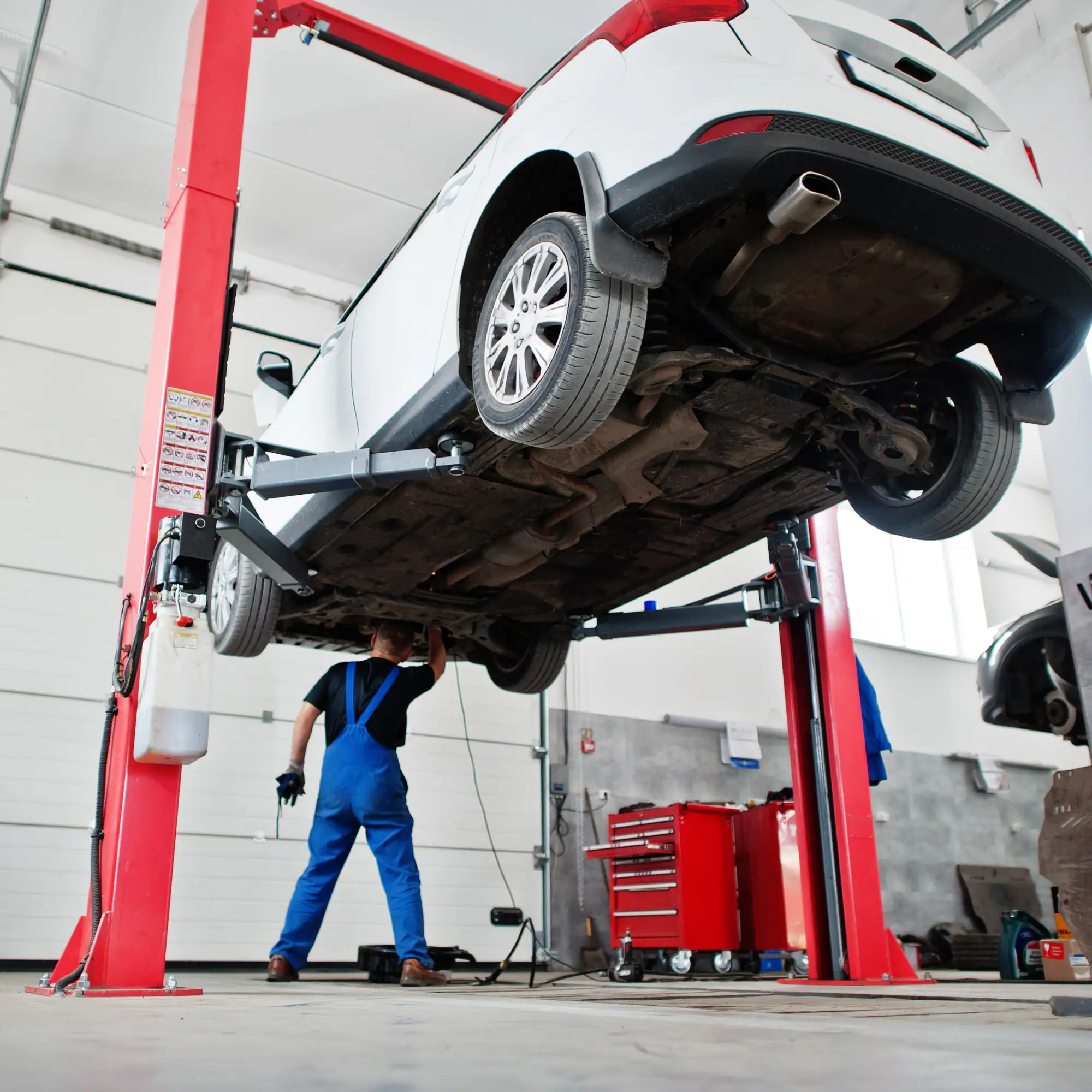 Car on a Lift – Uses, Safety Tips & Maintenance Guide